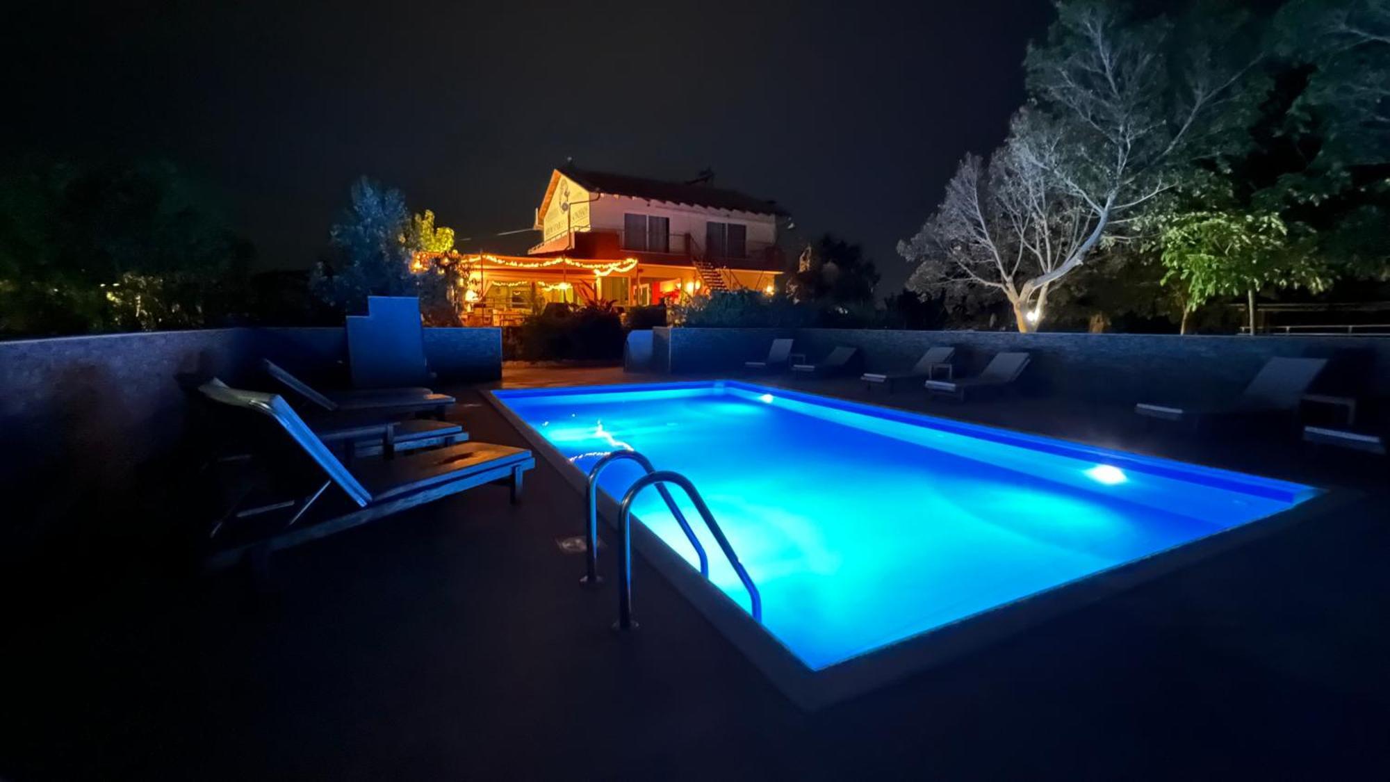 Arion Stables & Apartments Херсонисос Екстериор снимка