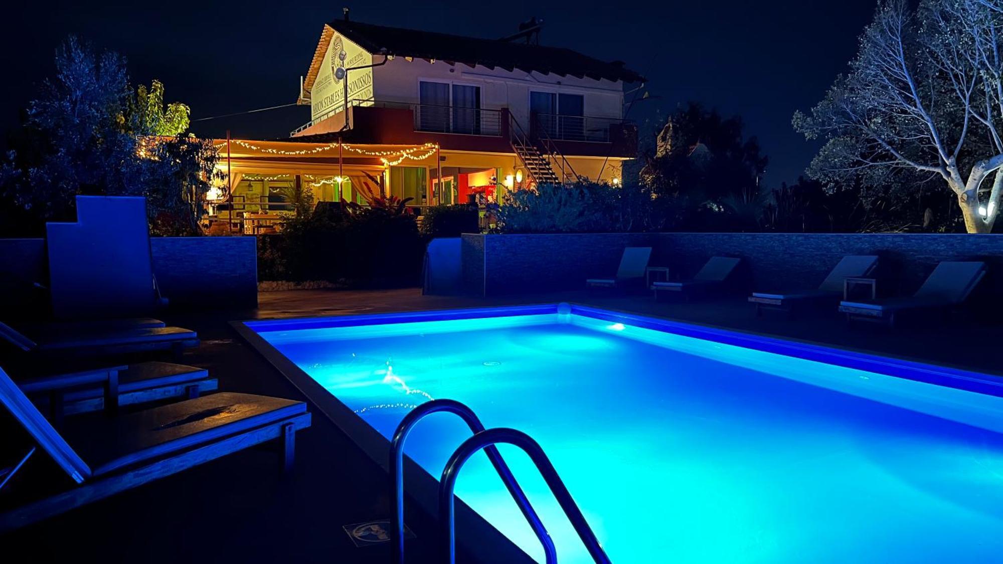 Arion Stables & Apartments Херсонисос Екстериор снимка
