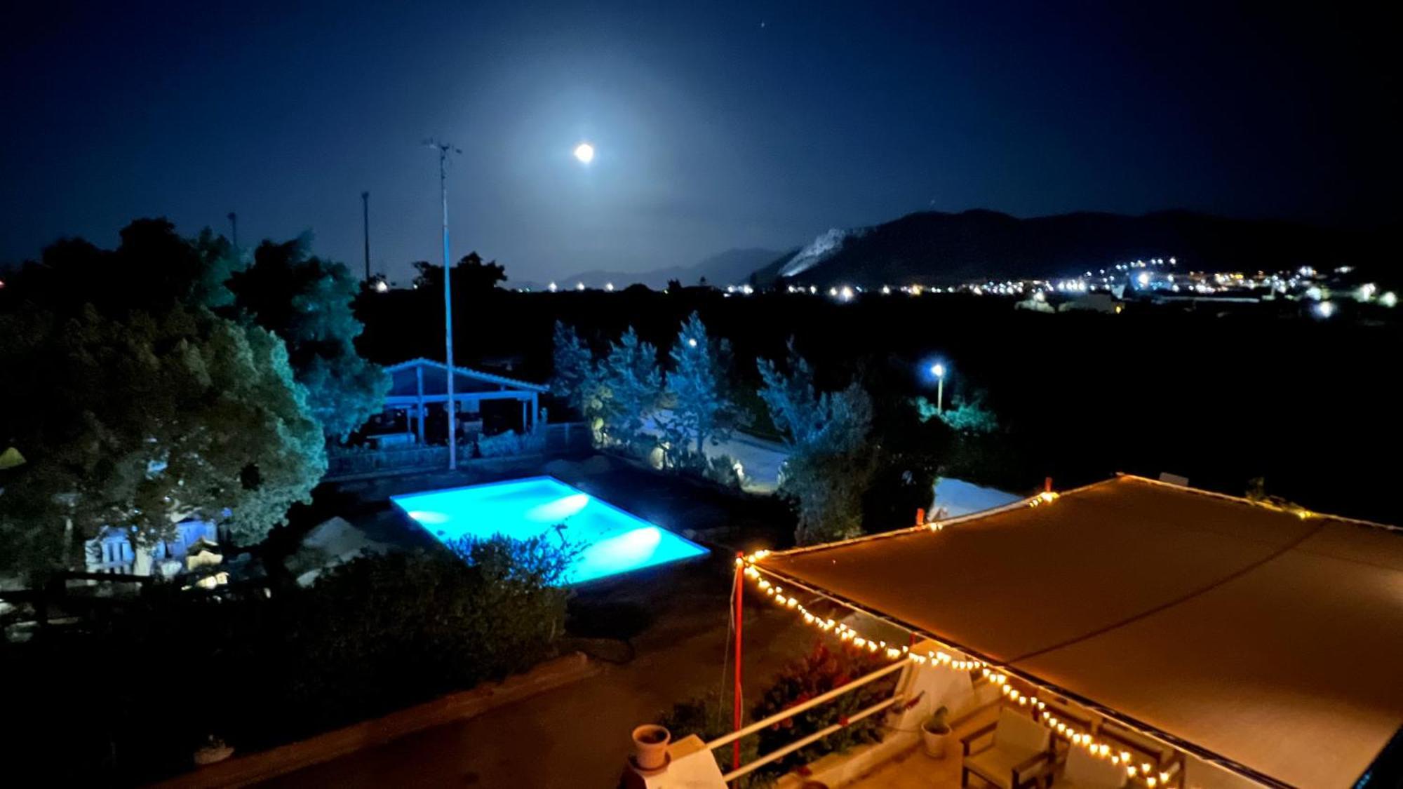 Arion Stables & Apartments Херсонисос Екстериор снимка