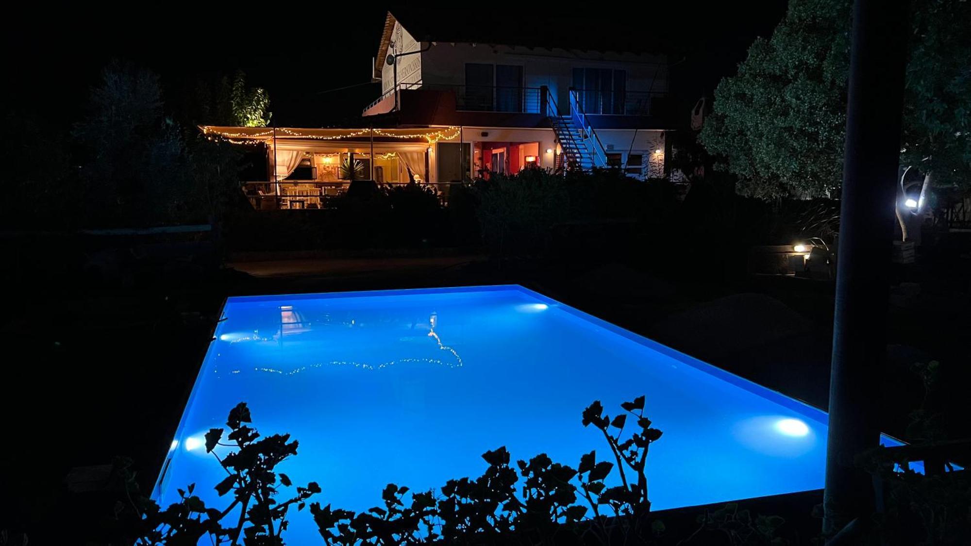 Arion Stables & Apartments Херсонисос Екстериор снимка