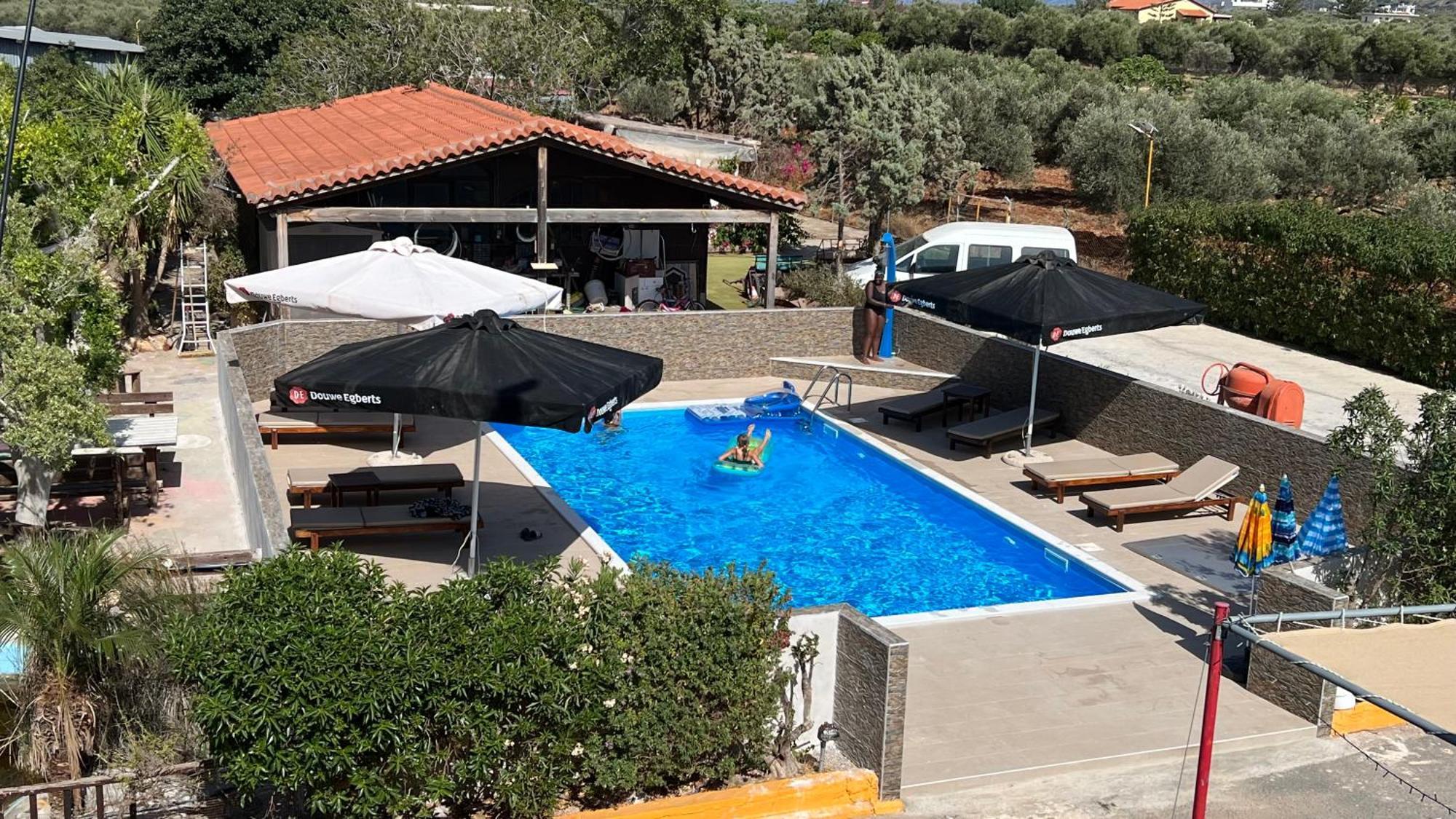 Arion Stables & Apartments Херсонисос Екстериор снимка