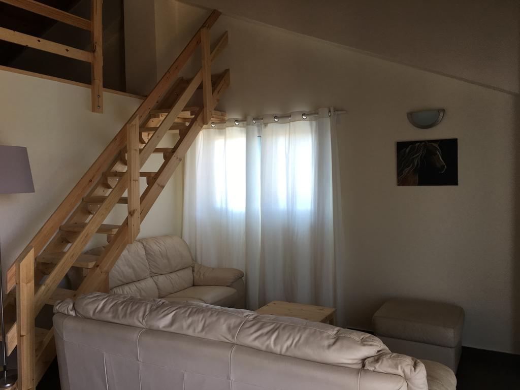Arion Stables & Apartments Херсонисос Екстериор снимка