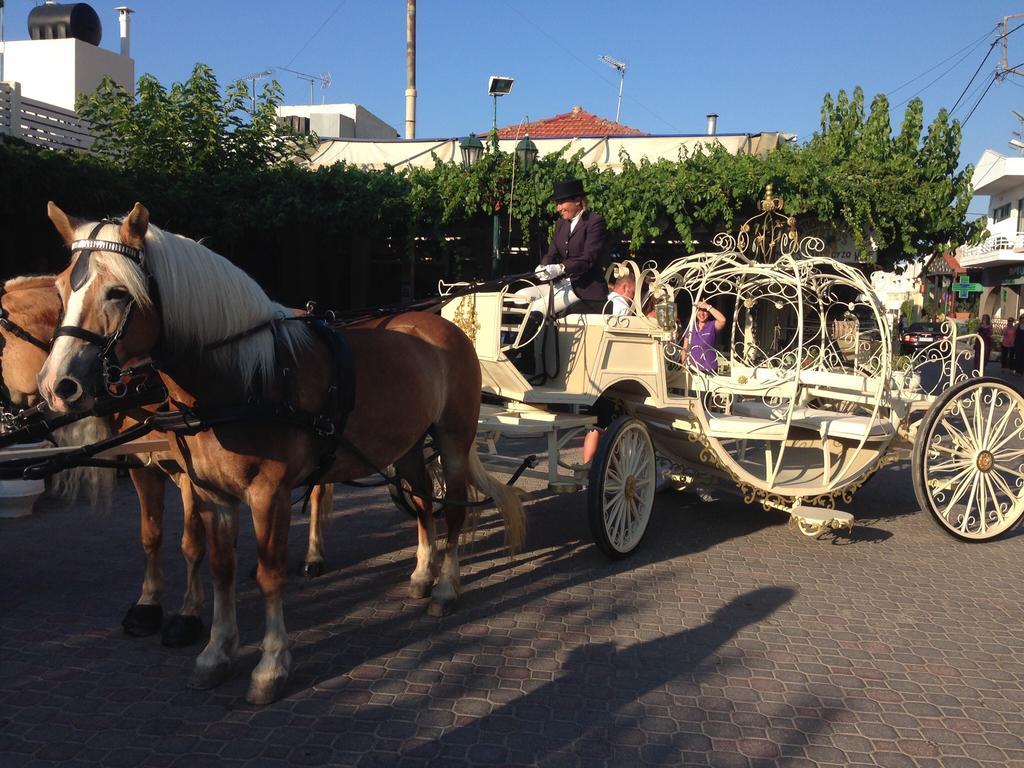 Arion Stables & Apartments Херсонисос Екстериор снимка