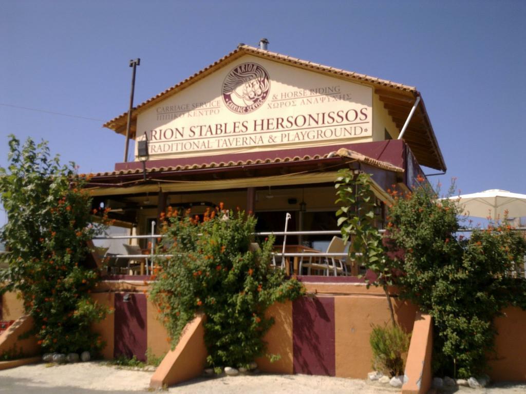Arion Stables & Apartments Херсонисос Екстериор снимка