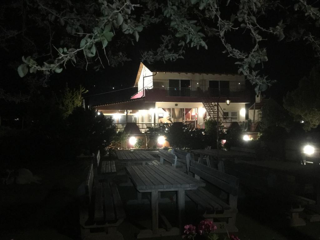 Arion Stables & Apartments Херсонисос Екстериор снимка