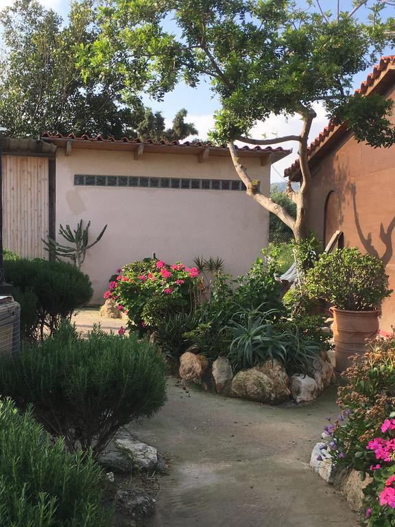 Arion Stables & Apartments Херсонисос Екстериор снимка