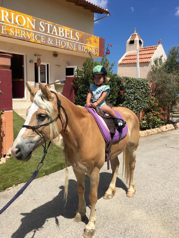 Arion Stables & Apartments Херсонисос Екстериор снимка