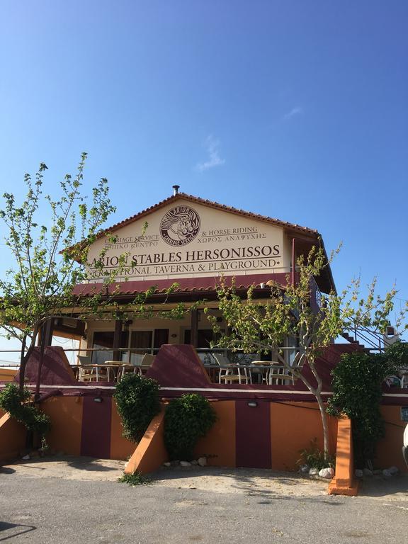 Arion Stables & Apartments Херсонисос Екстериор снимка