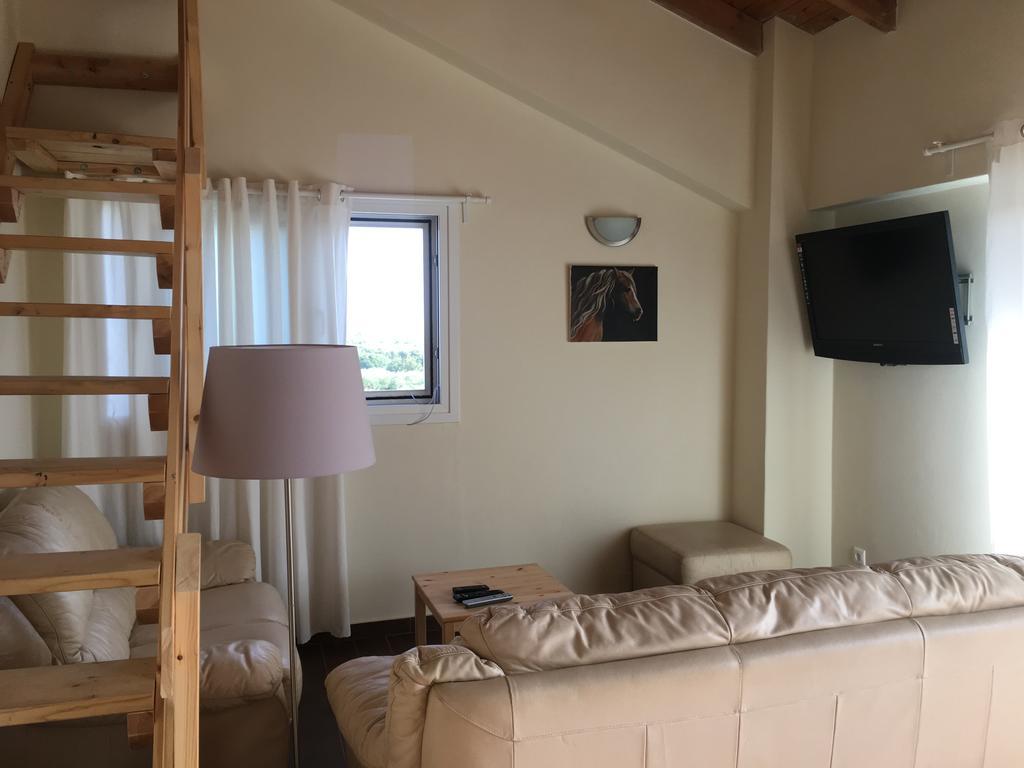 Arion Stables & Apartments Херсонисос Екстериор снимка