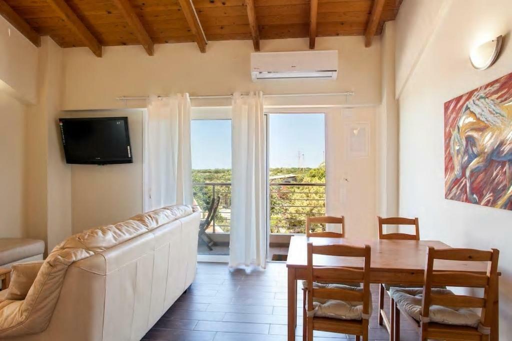 Arion Stables & Apartments Херсонисос Екстериор снимка