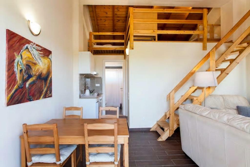 Arion Stables & Apartments Херсонисос Екстериор снимка