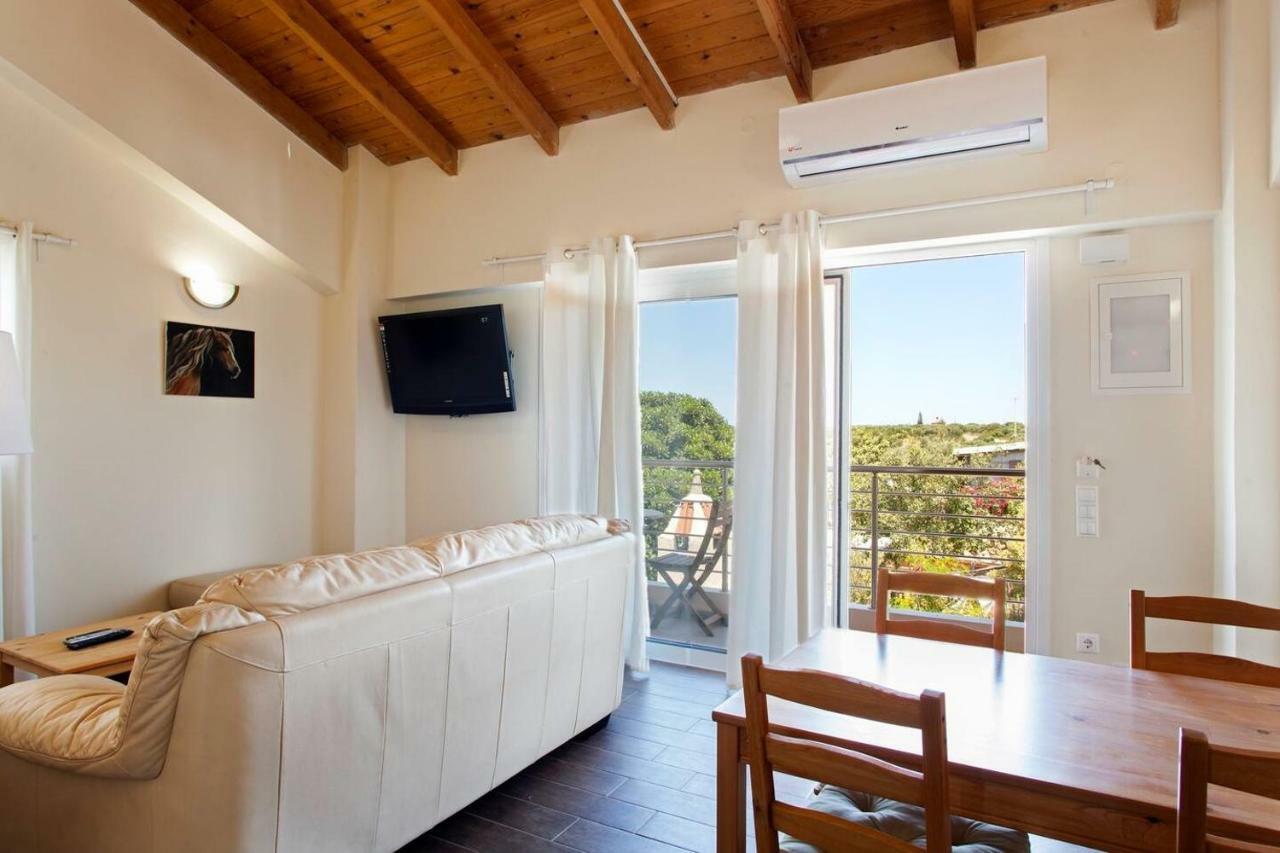 Arion Stables & Apartments Херсонисос Екстериор снимка