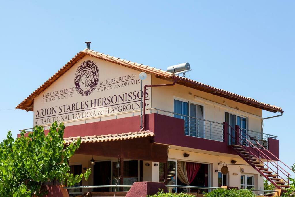Arion Stables & Apartments Херсонисос Екстериор снимка